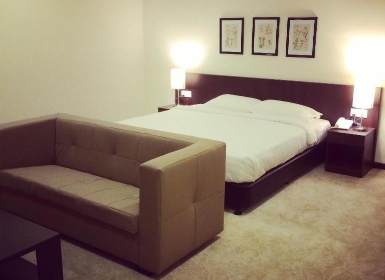 סוויטה אקזקיוטיב, The View