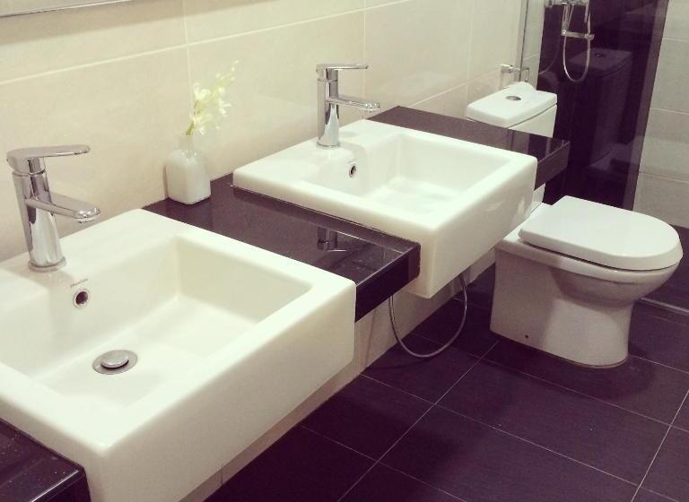 סוויטת ג'וניור, The View