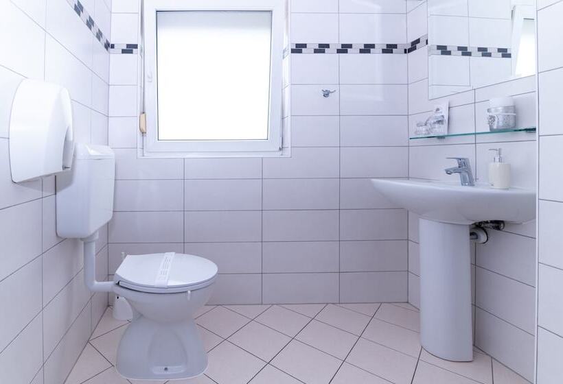 Номер Стандарт с Балконом, Guest Accomodation Tamaris