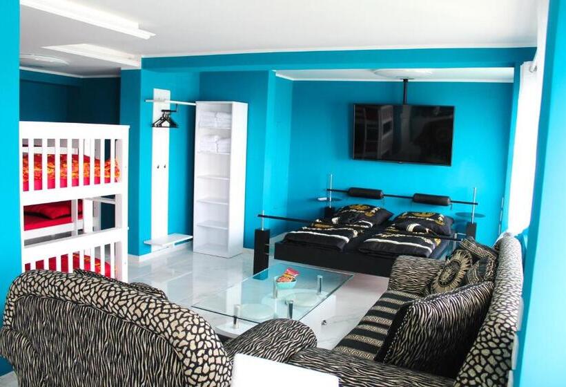 استودیوی لوکس, Skyhostel Friedrichshafen