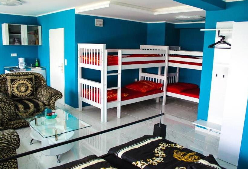 סטודיו דלוקס, Skyhostel Friedrichshafen