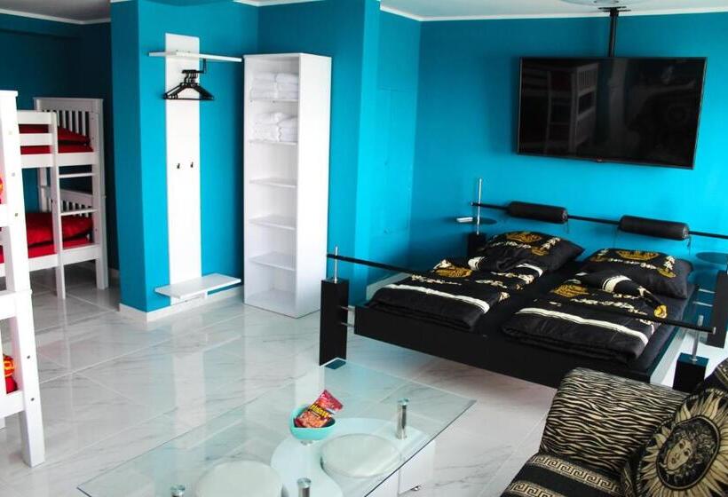 סטודיו דלוקס, Skyhostel Friedrichshafen