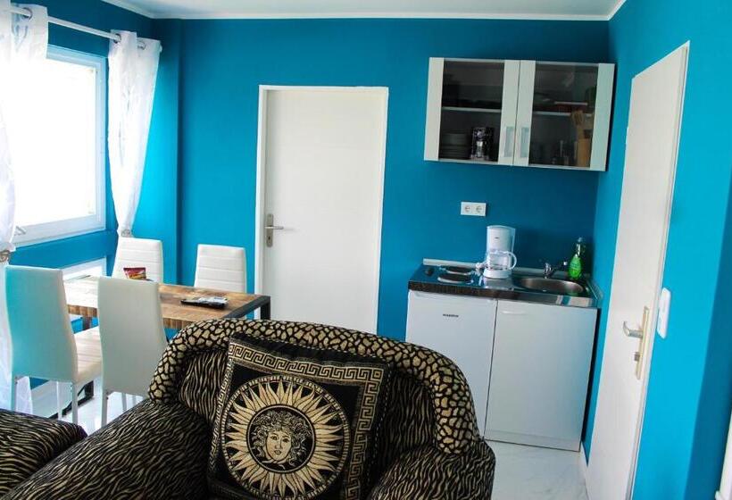 استودیوی لوکس, Skyhostel Friedrichshafen