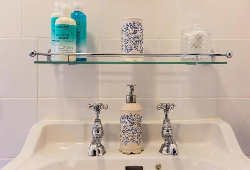 基本间, Barrow Lodge