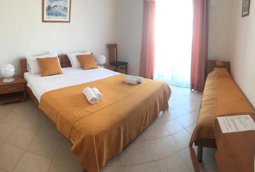 اتاق استاندارد سه تخته با بالکن, B&b Villa Maris
