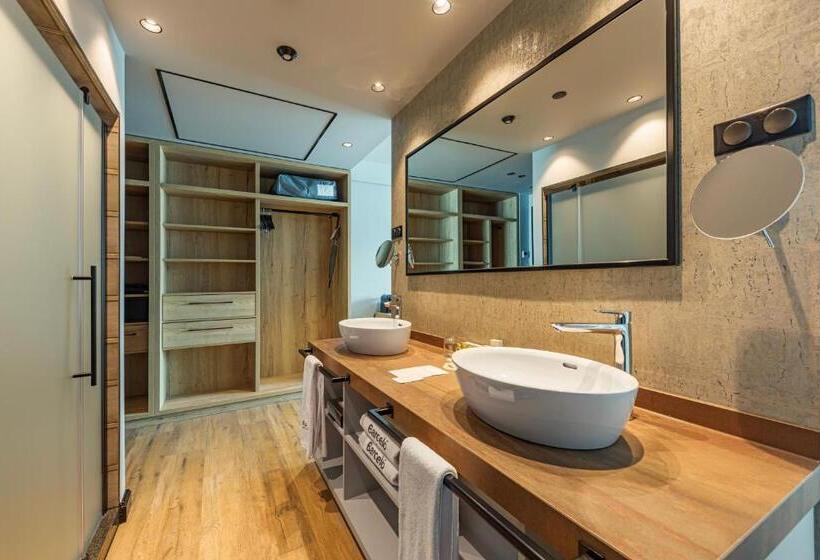 Полулюкс, Barcelo Budapest