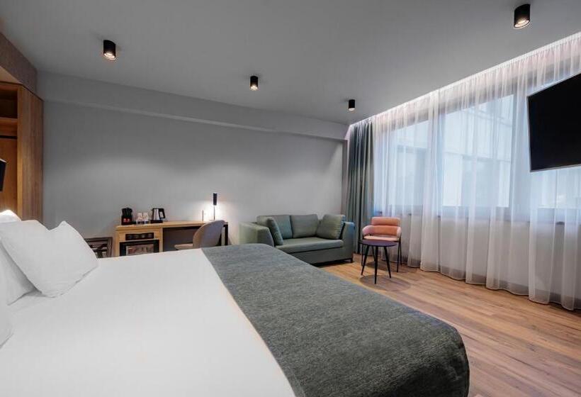 Полулюкс, Barcelo Budapest