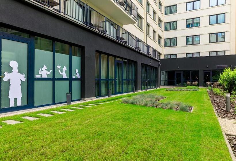 Полулюкс, Barcelo Budapest