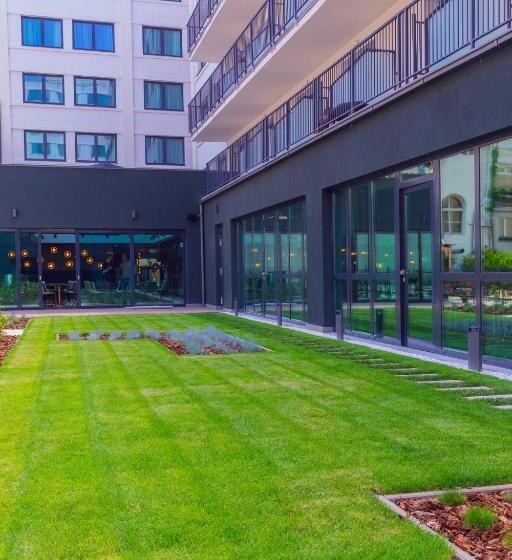 Полулюкс, Barcelo Budapest