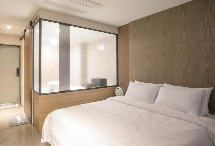 Habitació Estàndard, Wolmido