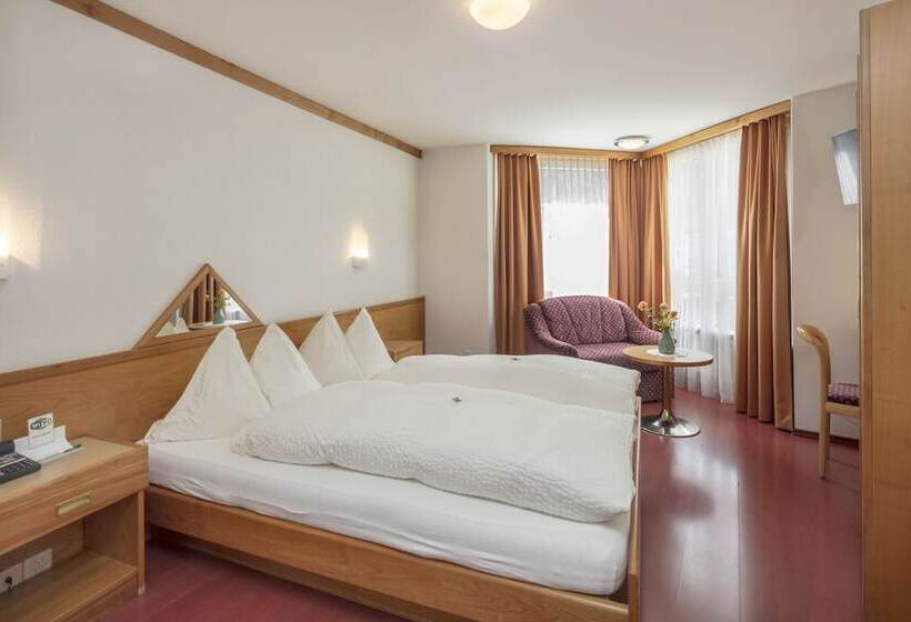 חדר סטנדרט, Alex