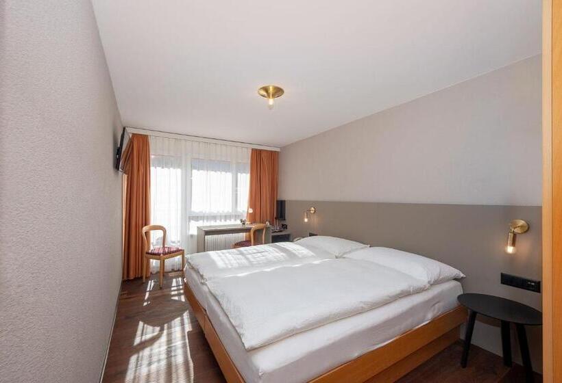 חדר סטנדרט, Alex