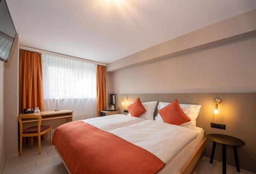 חדר סטנדרט, Alex