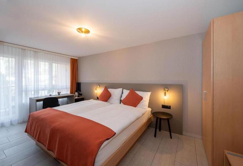 חדר סטנדרט, Alex