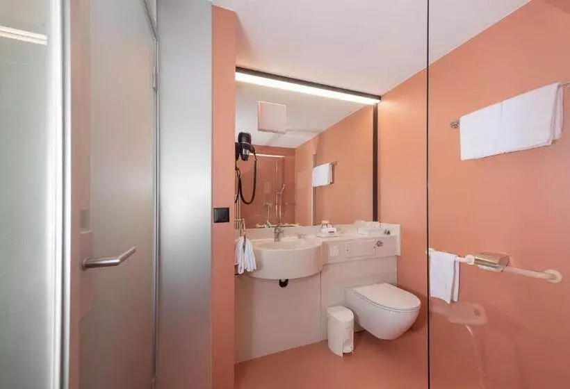 Junior Suite, Alex