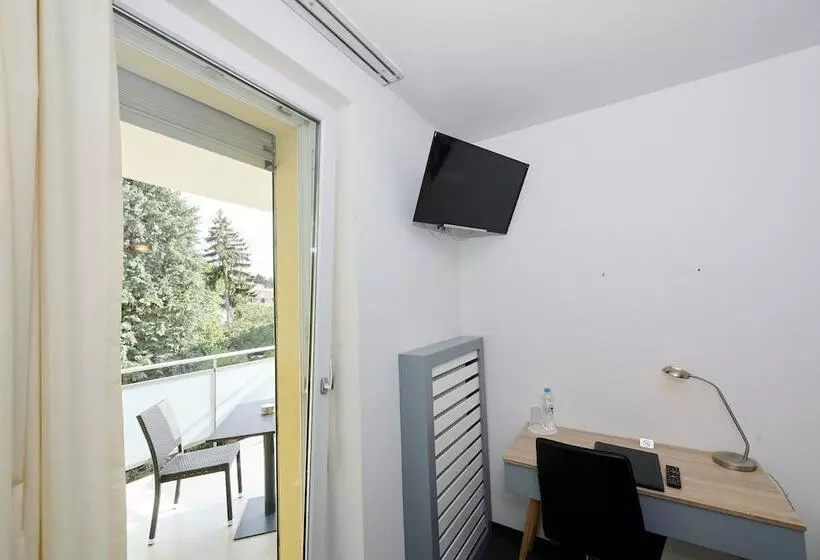 اتاق استاندارد یک تخته با بالکن, Balegra City Hotel Basel Contactless Self Check In