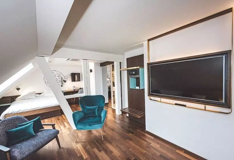 سوییت جونیور, Bernina Geneva