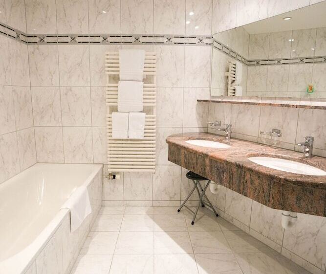 수피리어 룸, Bären