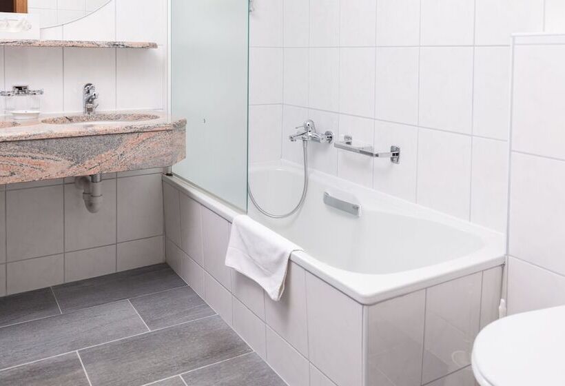 수피리어 룸, Bären