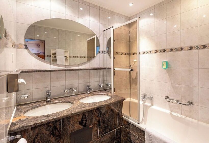 이코노미 룸, Bären