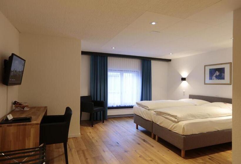 古典房间, Chur.ch