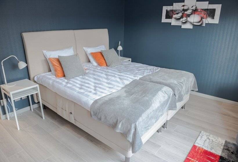 חדר אקזקיוטיב, Stensson