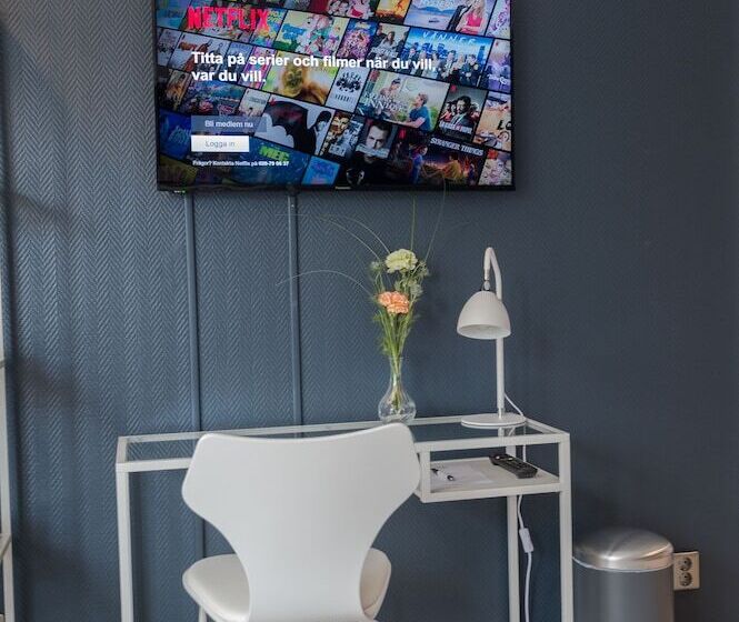 חדר אקזקיוטיב, Stensson