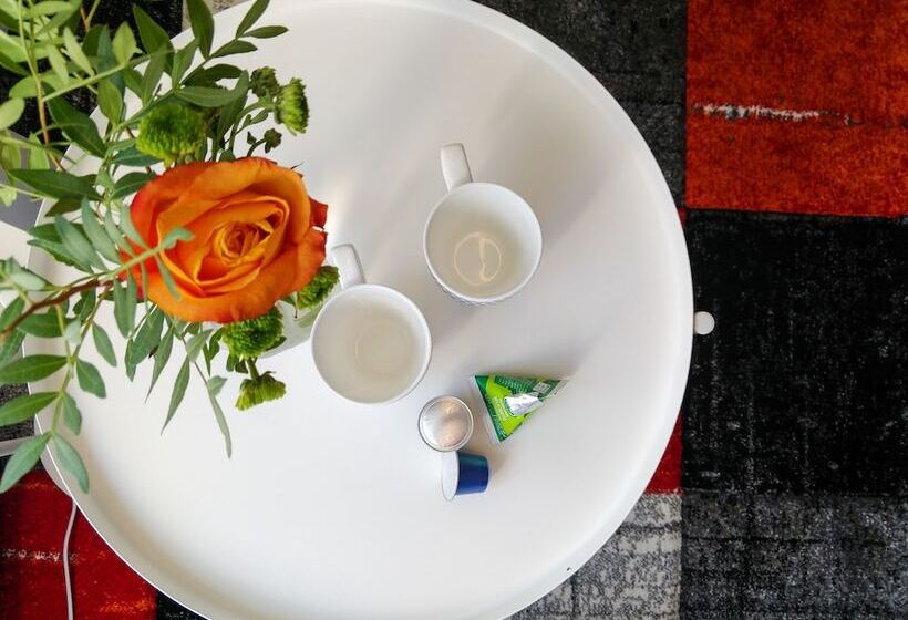 חדר אקזקיוטיב, Stensson