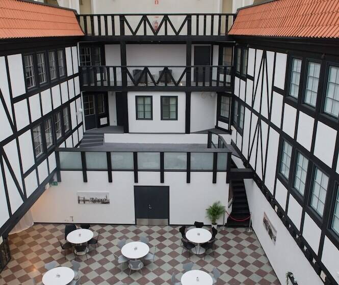 חדר משפחתי, Stensson