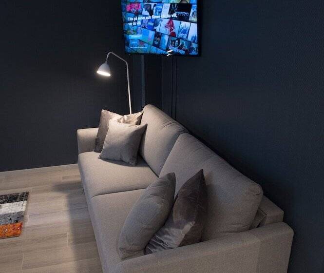 חדר משפחתי, Stensson