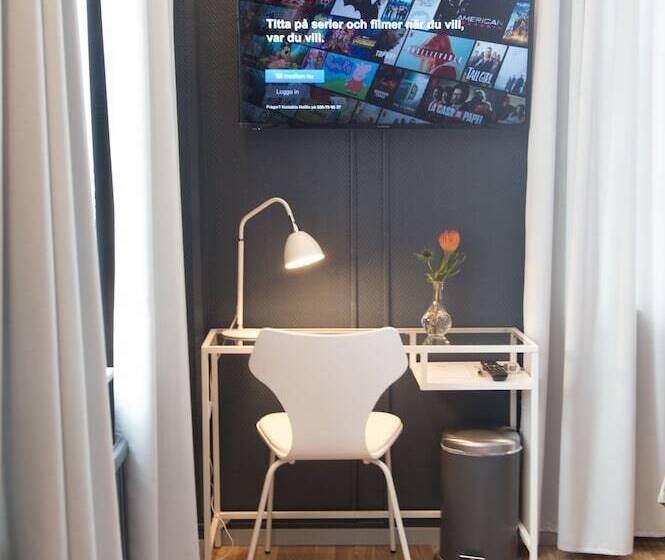 חדר משפחתי, Stensson