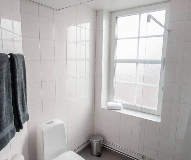 חדר סטנדרט, Stensson