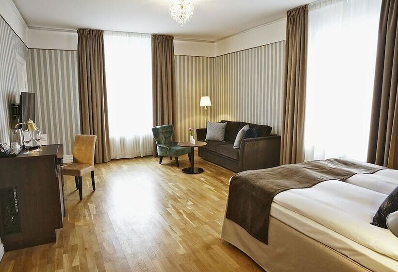 اتاق استاندارد چهار تخته, Skara Stadshotell