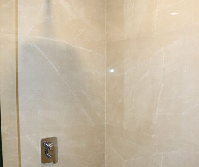 Deluxe Rum, Aarunya Royale