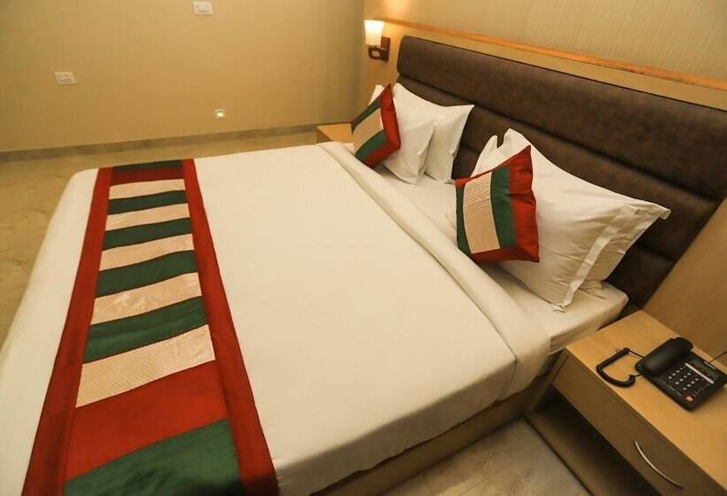 Deluxe Rum, Aarunya Royale