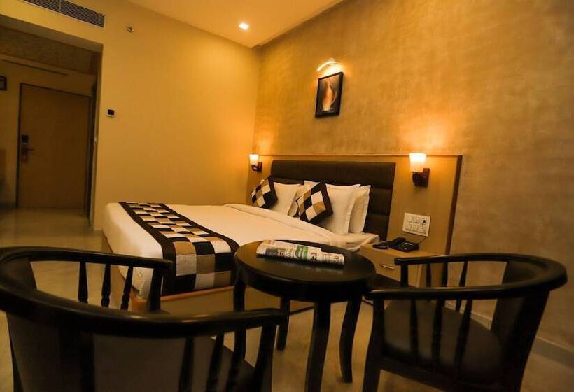 Deluxe Rum, Aarunya Royale