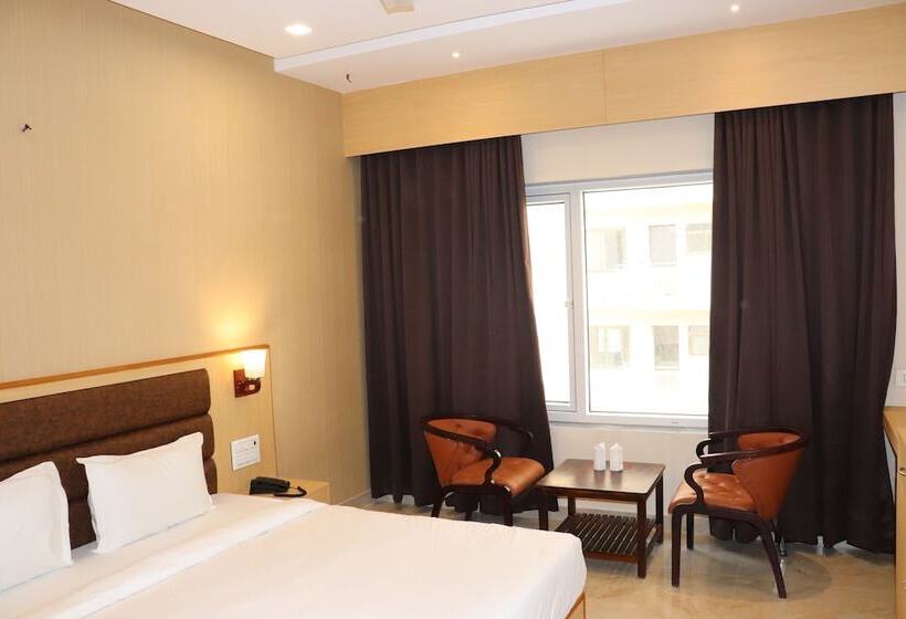 Deluxe Rum, Aarunya Royale