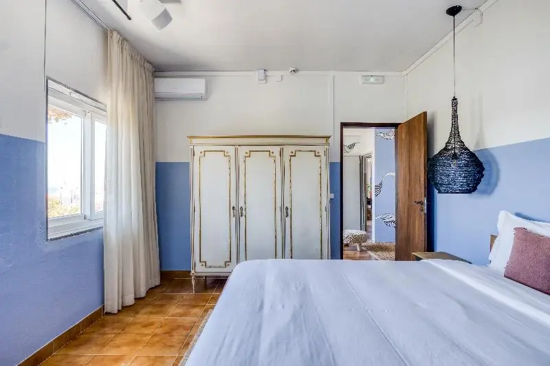 デラックスルーム, Mute Hostel Milfontes