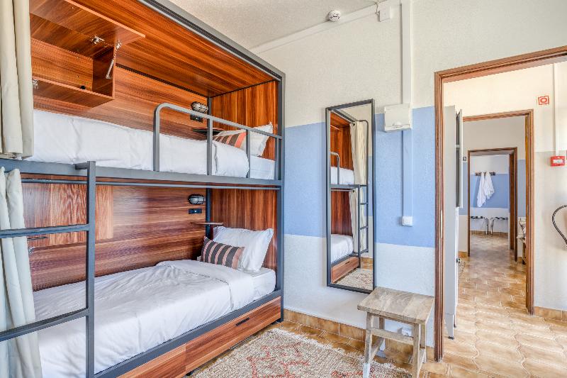 Семейный Номер, Mute Hostel Milfontes