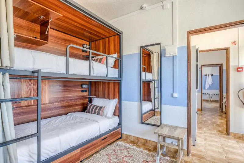 ファミリールーム, Mute Hostel Milfontes