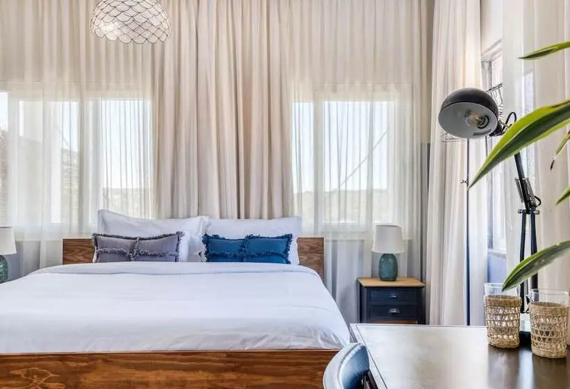 デラックスルーム, Mute Hostel Milfontes