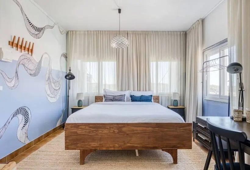 デラックスルーム, Mute Hostel Milfontes