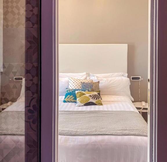 اتاق لوکس با بالکن, Villa Anita