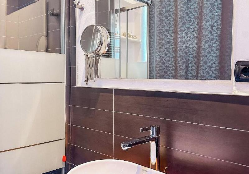 اتاق استاندارد سه نفره, Villa Anita