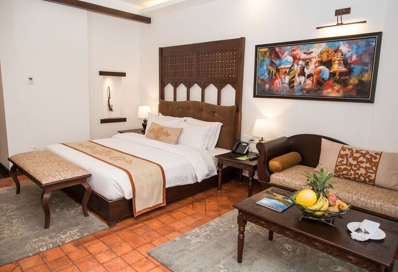 اتاق اجرایی, Chandragiri Hills Resort