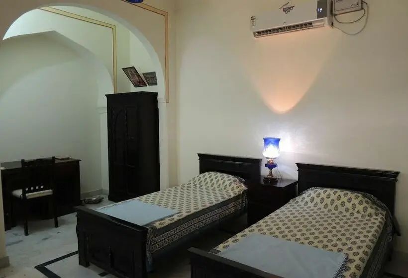 デラックスルーム, Dhulagarh Heritage Palace Hotel Near Jaipur