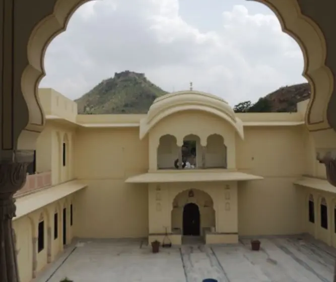デラックスルーム, Dhulagarh Heritage Palace Hotel Near Jaipur