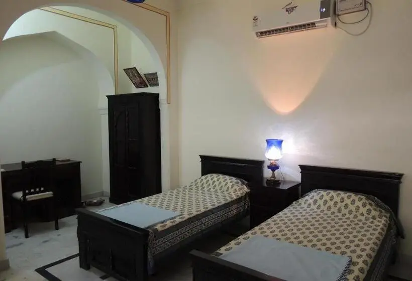 デラックスルーム, Dhulagarh Heritage Palace Hotel Near Jaipur