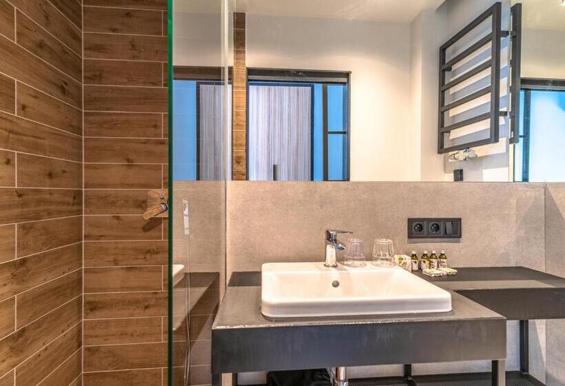 2 Bedroom Suite with Terrace, Marina Nawigator