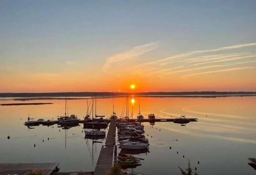 1 Bedroom Apartment Lake View, Marina Nawigator